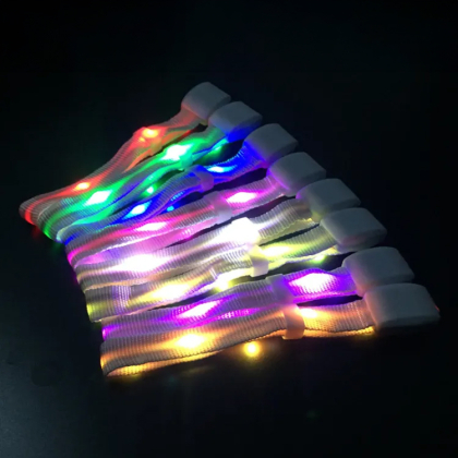 Leuchtende Stoffarmbänder mit 5 LEDs